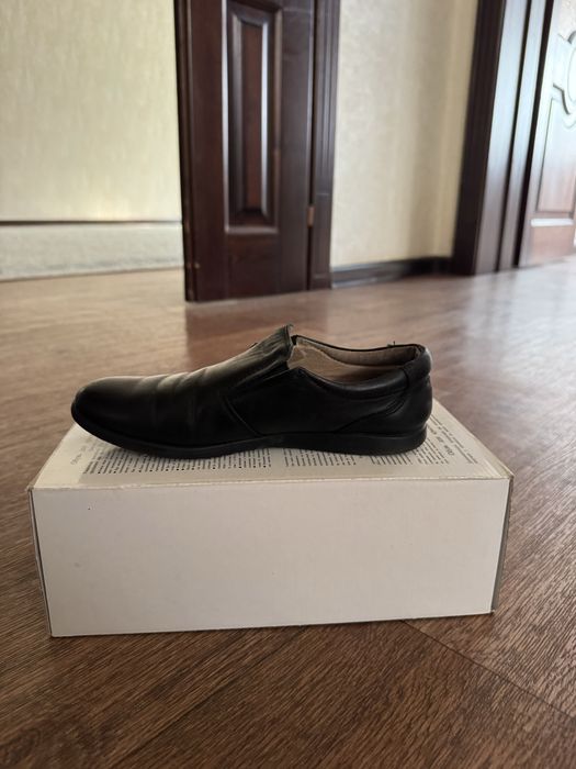 Б/у школьные туфли натуральная кожа