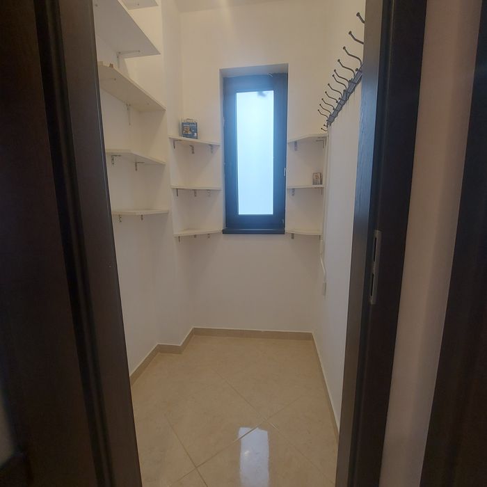 Apartament cu 3 camere decomandat de inchiriat