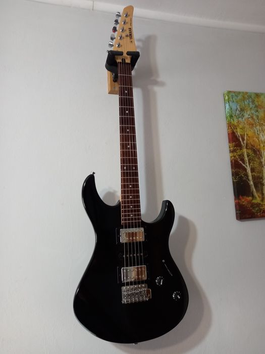Електрическа китара Yamaha Pacifica erg121c подобрена.
