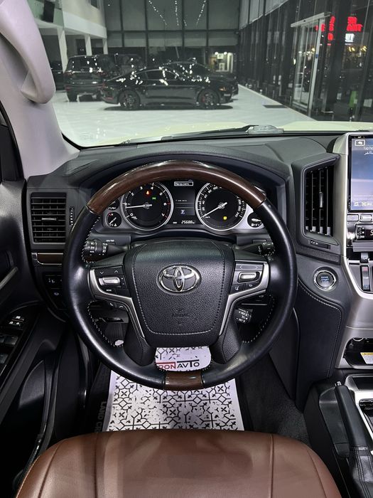 Toyota Land Cruiser 200