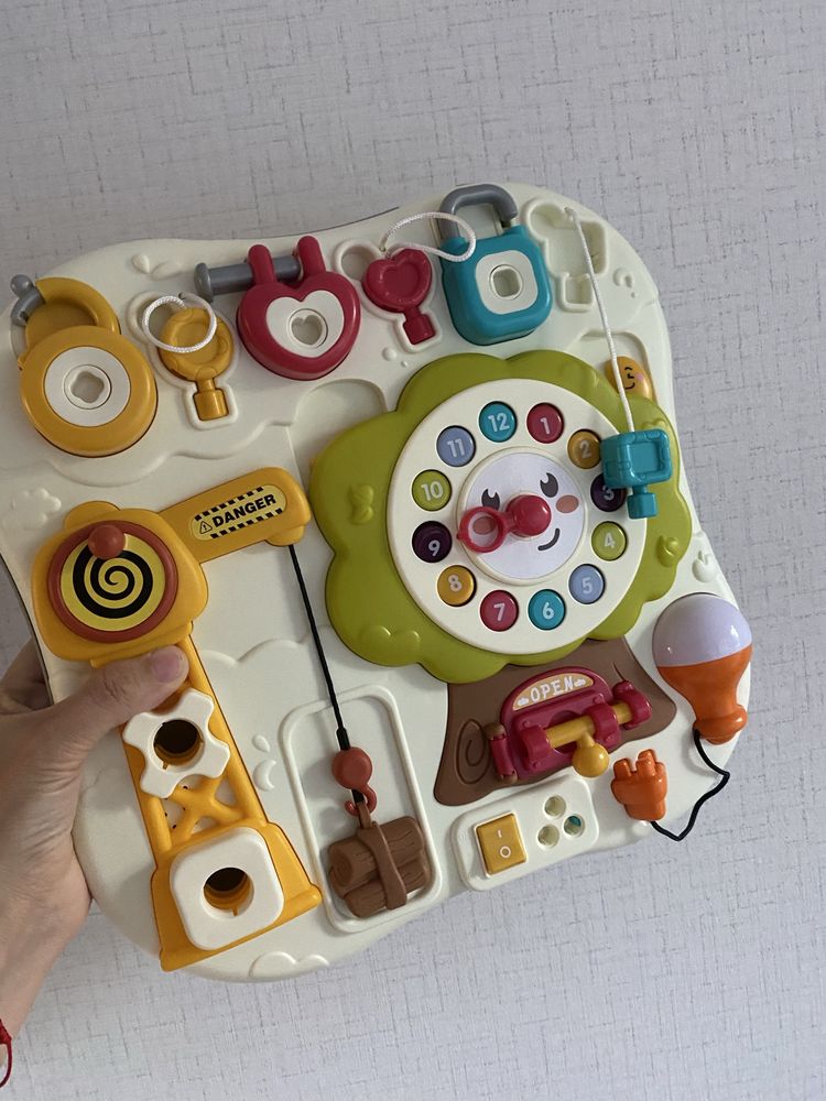 Монтесори дъска,  бизиборд, busy, часовник, катинарчета,