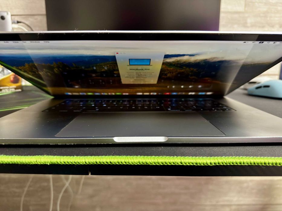 MacBook Pro 15-inch, 2016, 16 GB Ram, 256 GB SSD, A1707