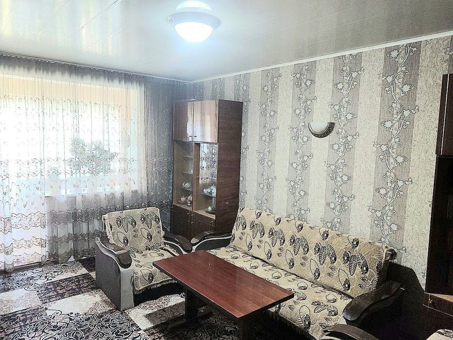 Срочно  продаётся трех конатная квартира