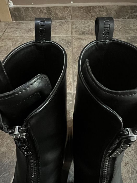 черни боти guess с розова подметка