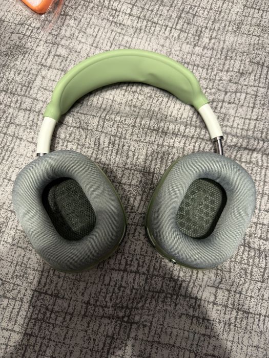 Airpods max green first gen (lightning)