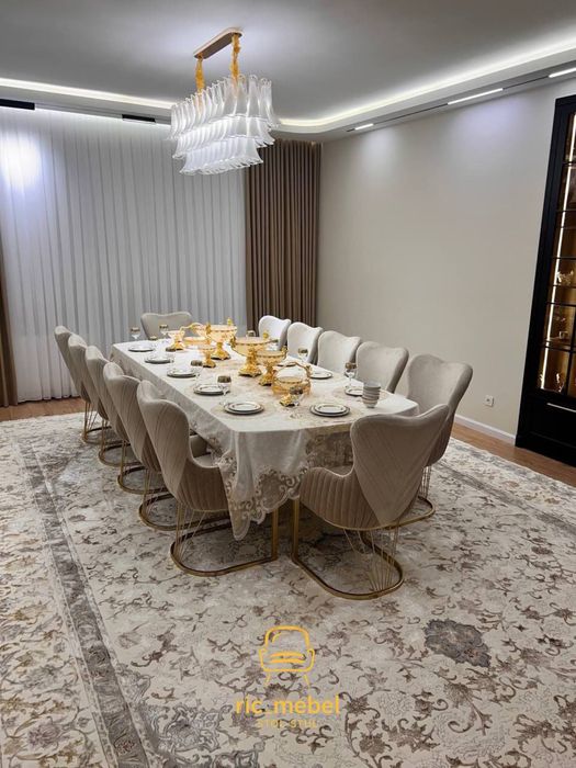 Zal uchun mojalangan stol stul