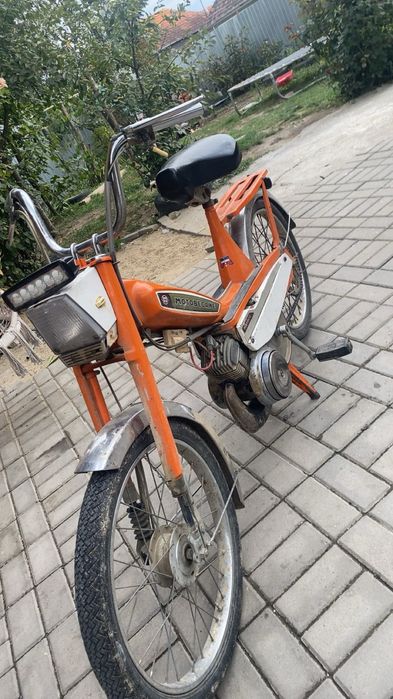 Vînd moped motobecane