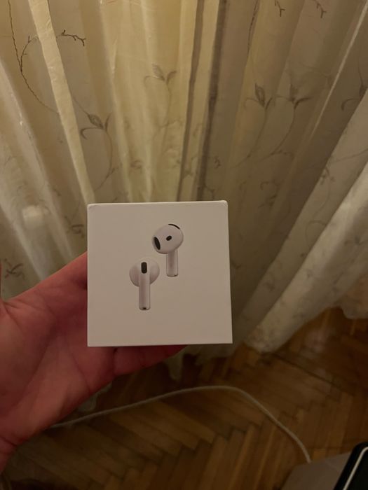AirPods 4 Active noise cancellation
