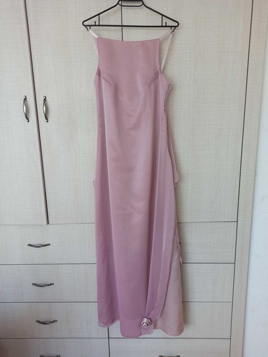 Продавам дълга официална рокля - нежно розов цвят