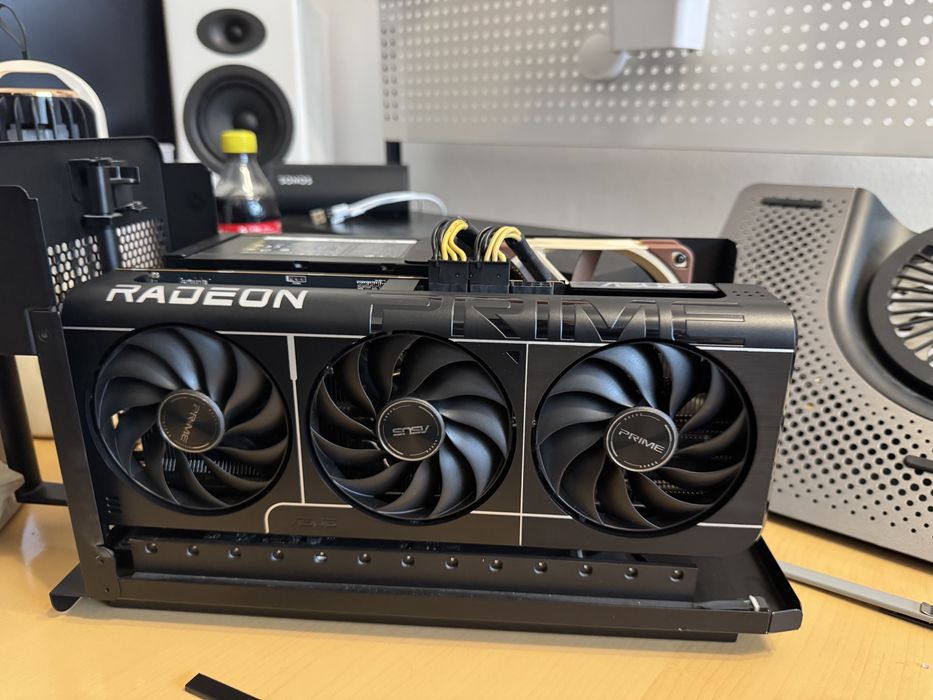 Razer Core X Chroma – eGPU, 700W, Thunderbolt, RGB,USB + LAN, Noctua