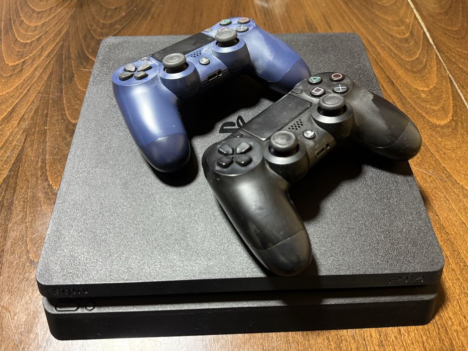 Playstation 4 slim 1 TB перфектен