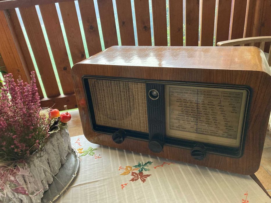 Radio vintage cu lampi