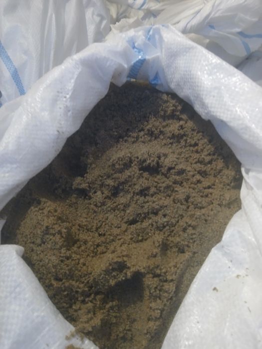 Vând nisip și pietriș