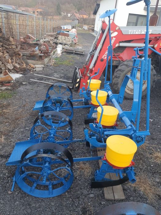 Semanatoare de porumb pe 2 si 4 randuri