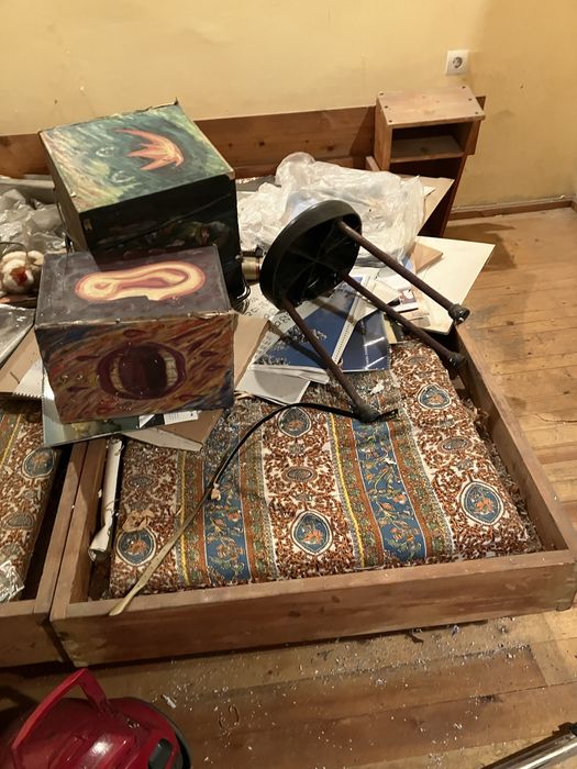 Две единични и едно двойно легло