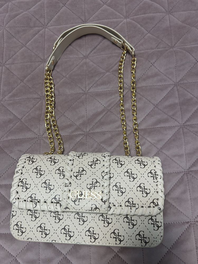 Дамска чанта Guess