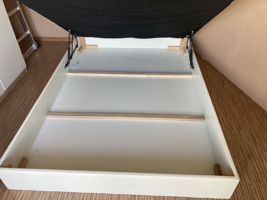 Легло с механизъм