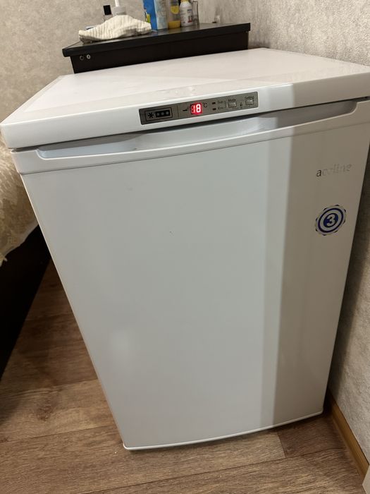 Продам почти новую морозилку работает без шумно