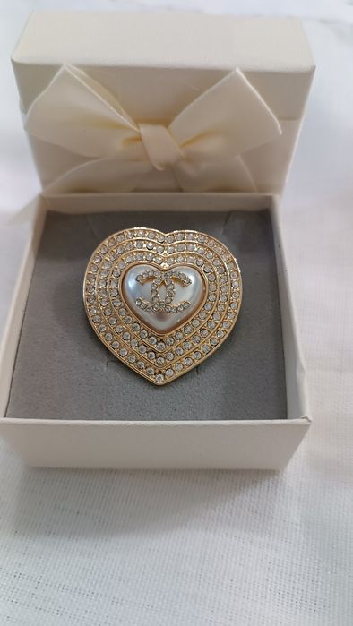 Брошки  Chanel топ модели