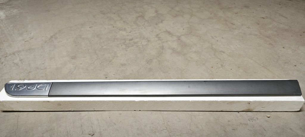 Лайсна за предна лява врата Renault Megane II MK2 2002 - 2007, 1.9dci