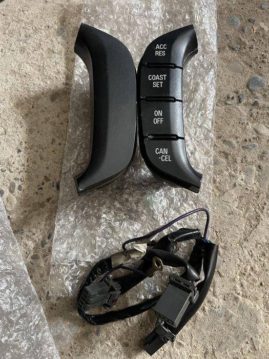 Продам кнопки круйз контроля на паджеро 4