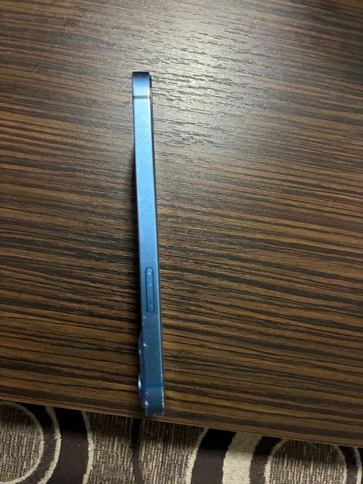 Vând iPhone 13 / 128 GB / Albastru.