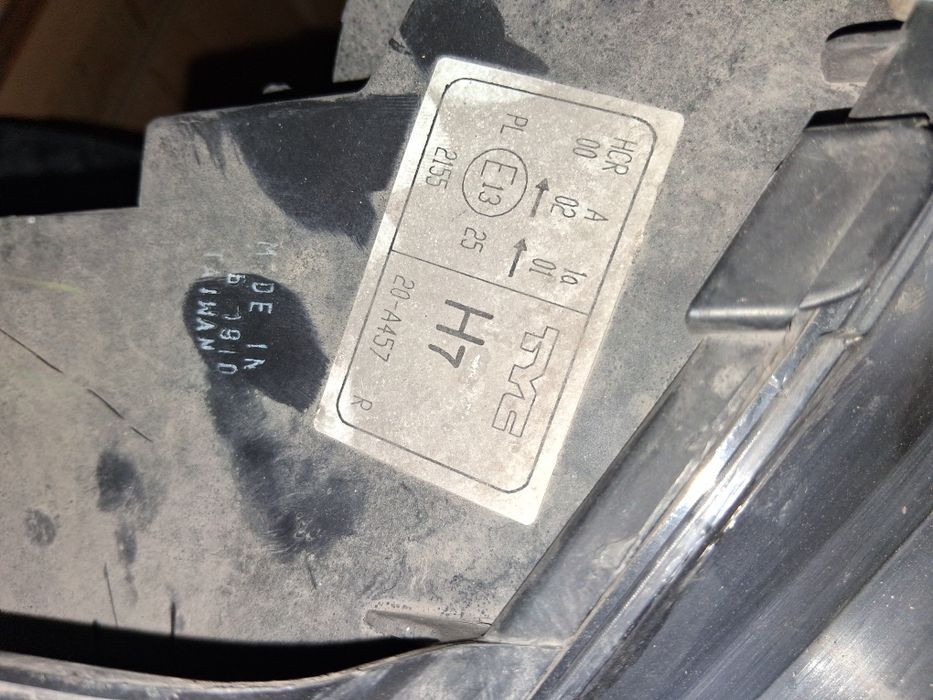 Десен фар audi a3 8p