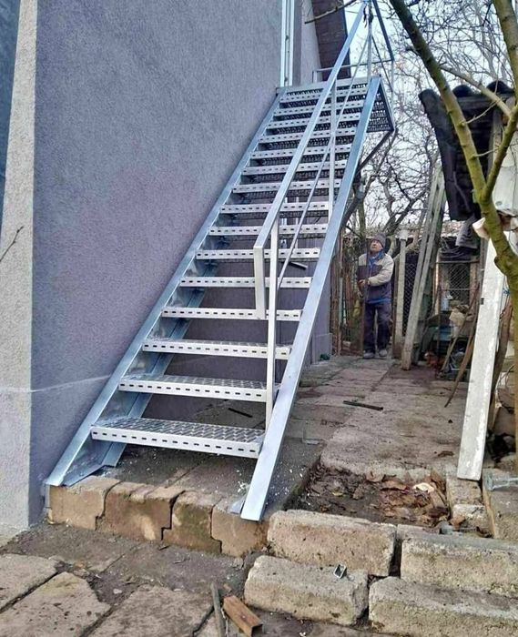Scări metalice galvanizate la orice demisiune asiguram transport ori u