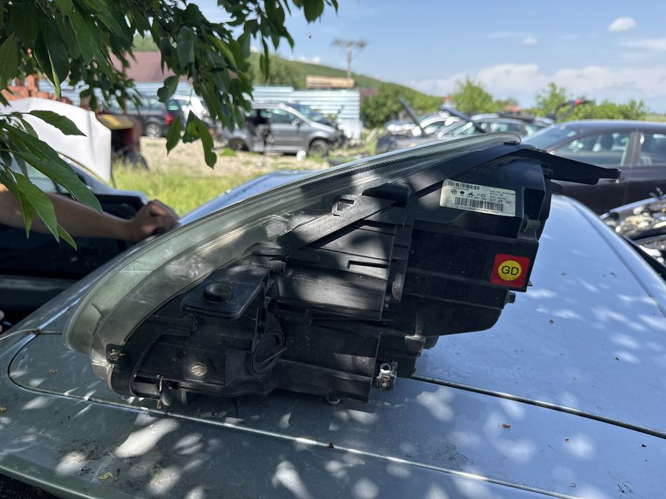 Far xenon alfa giulietta partea dreapta