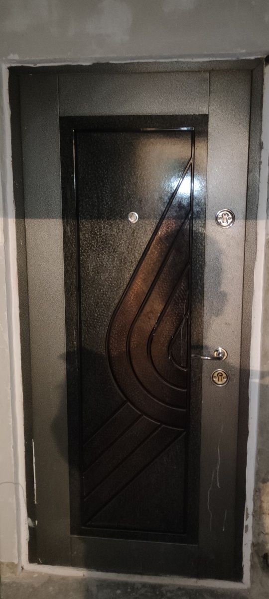 Ușa metalică foarte solidă