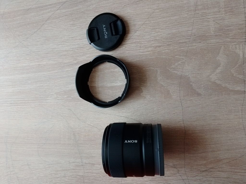 фотообектив Sony