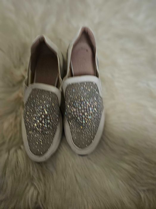 Дамски маратонки номер 36