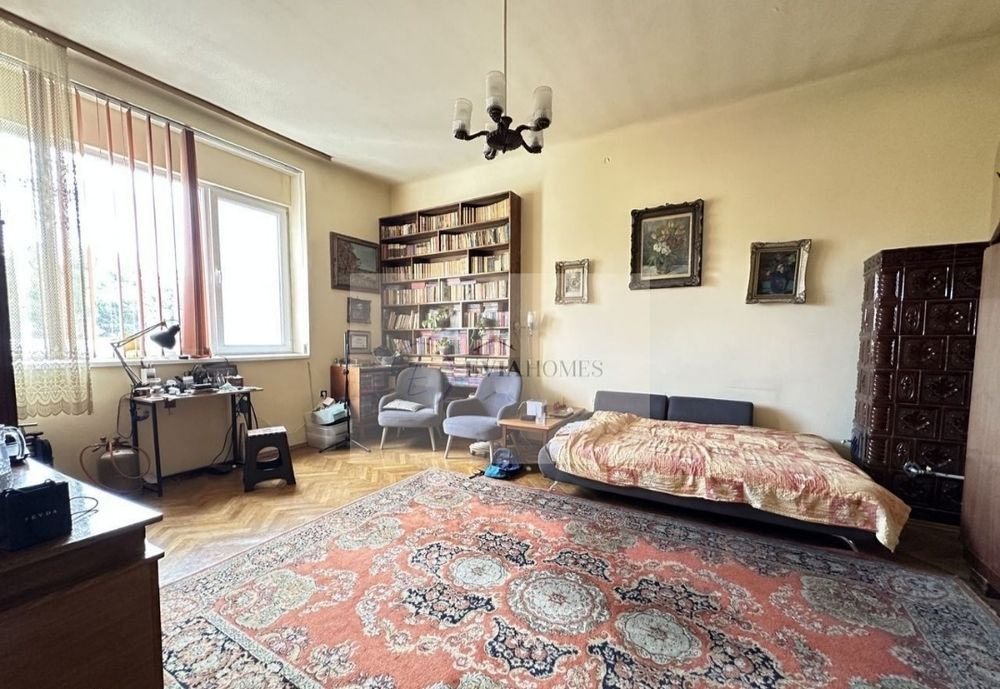 Vând apartament 3 camere central, cu grădină