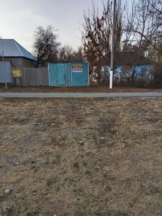 Участок 25 соток с времянкой, и фундаментом на  большой дом.