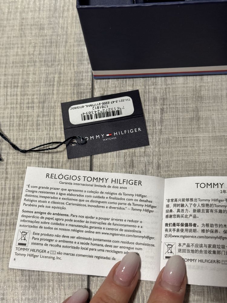 Tommy Hilfiger оригинален часовник, кожена каишка - повредена