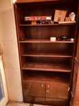 Продавам секция с рафтове за книги