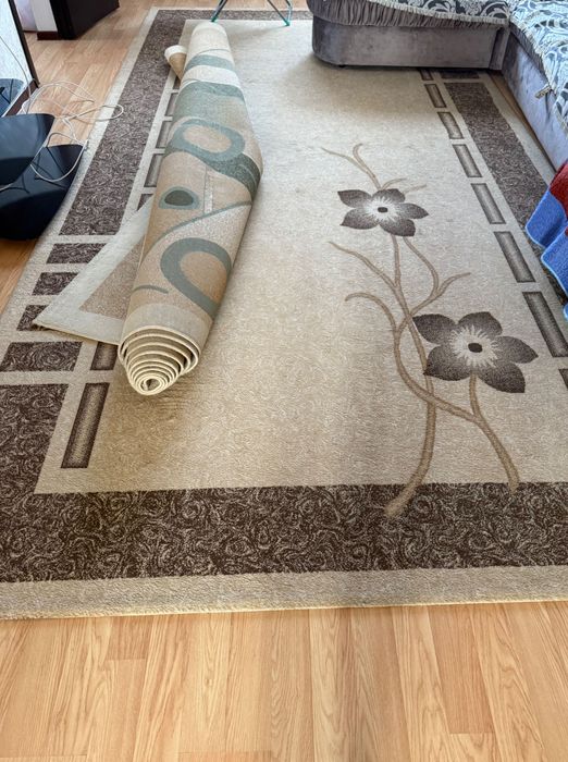 Продаются 2 б/у ковра в отличном состоянии