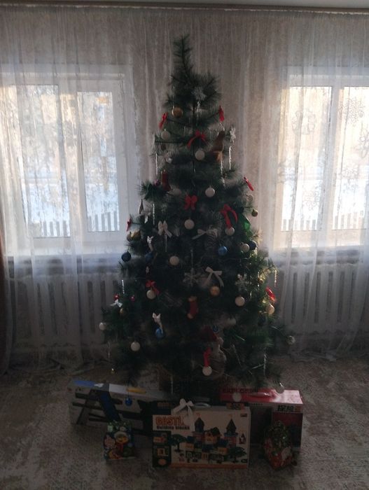 Продам ёлку ! 210 см