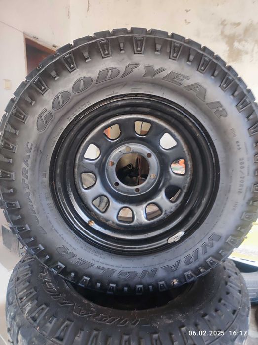 Продавам гуми Wrangler DuraTrac 265х70х16 (31х10.5х16) с джанти (-)