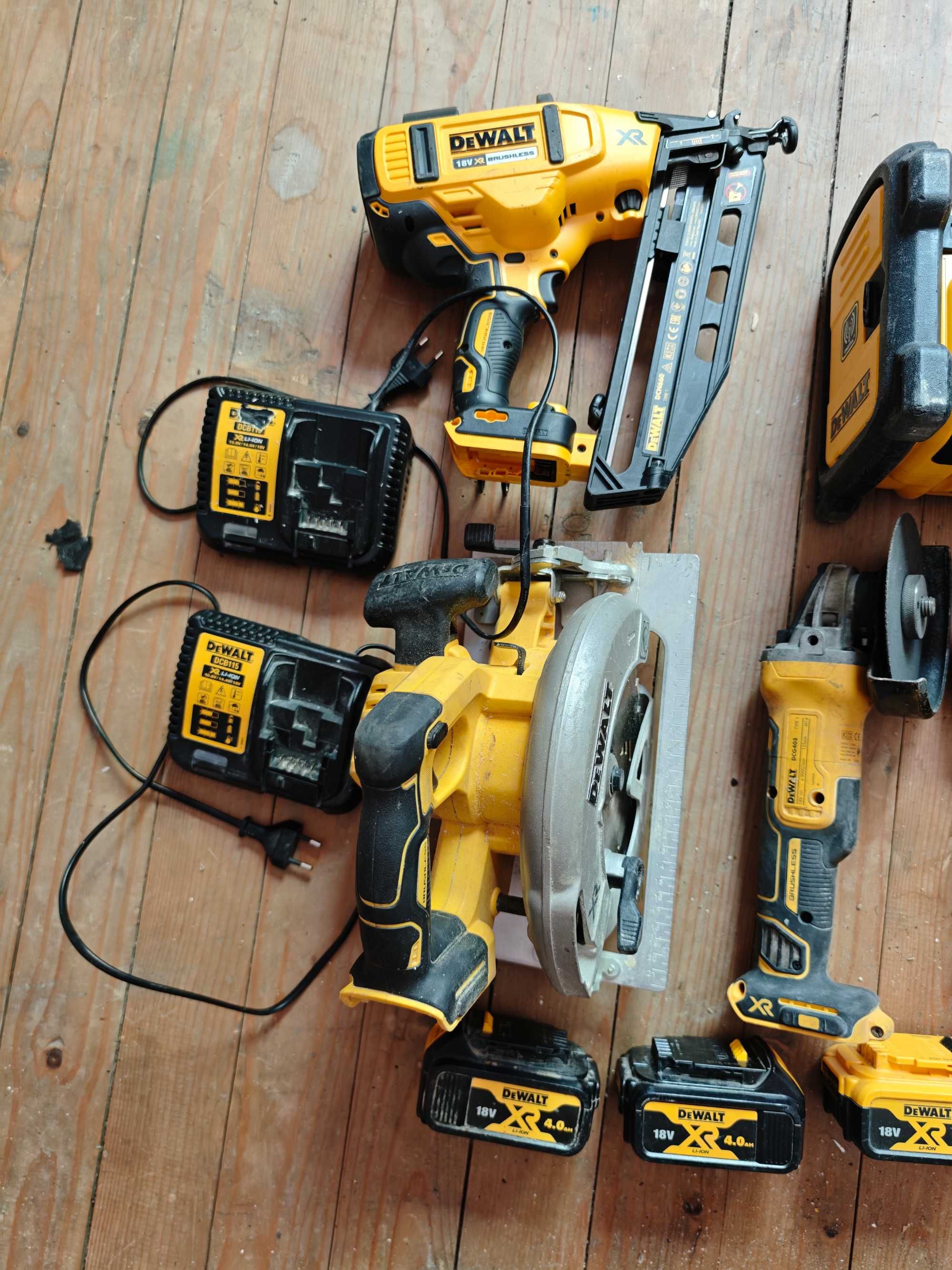 Dewalt пакет инструменти