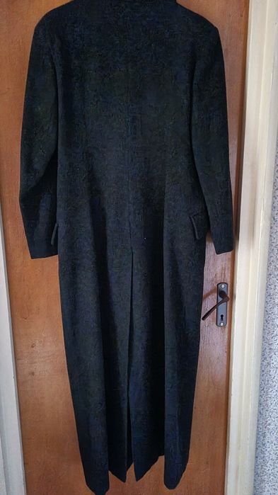 De vânzare palton,lung,negru,din lână 100%.