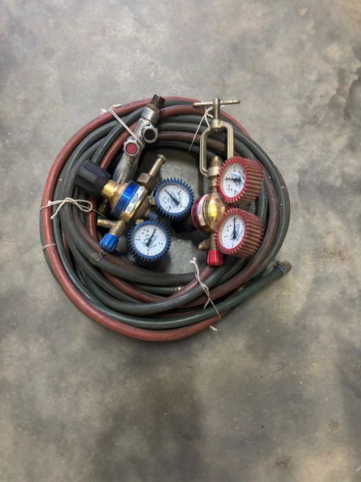 Vând furtun pentru aparat de sudura oxiacetilenica +reductor oxigen