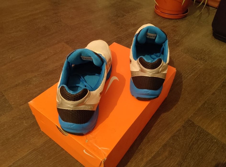 Маратонки Mizuno Wave Resolute 2