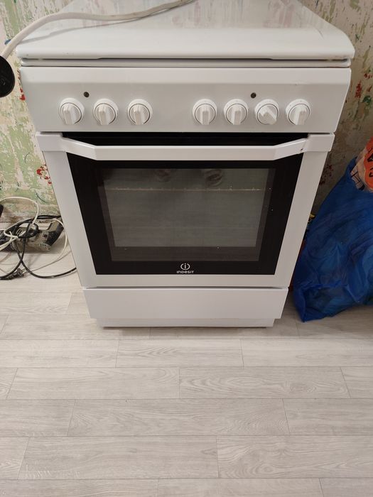 Продаю плиту электрическую срочно!