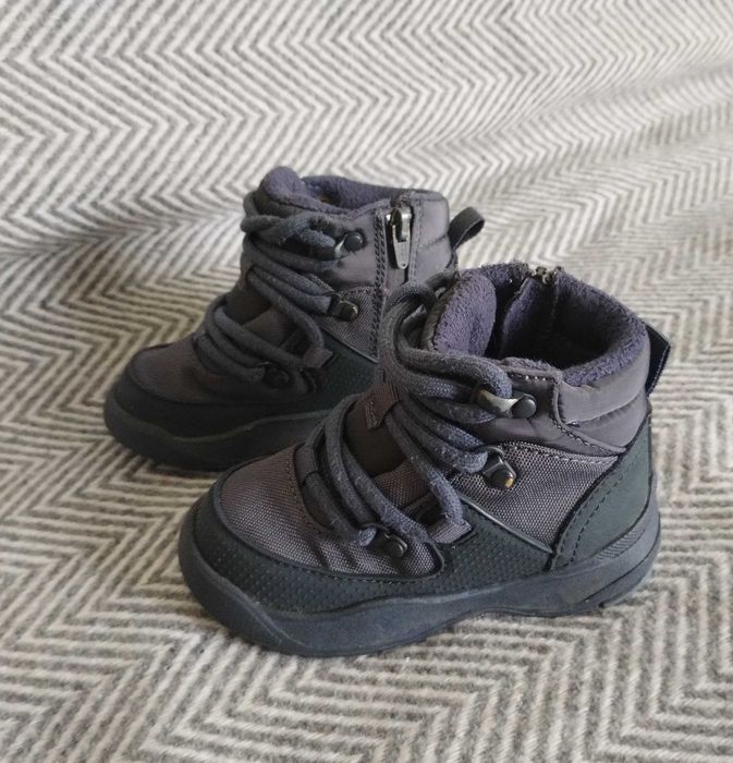 Zara непромокаеми боти номер 22