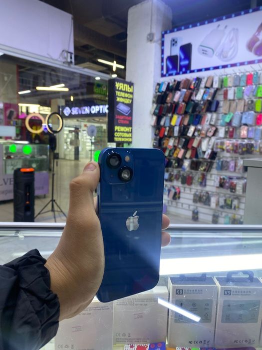 Продам iPhone 13 128 гиг телефон в хорошем состоянии,