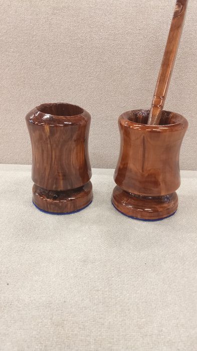 Сувенирная подставка для ручек из яблони