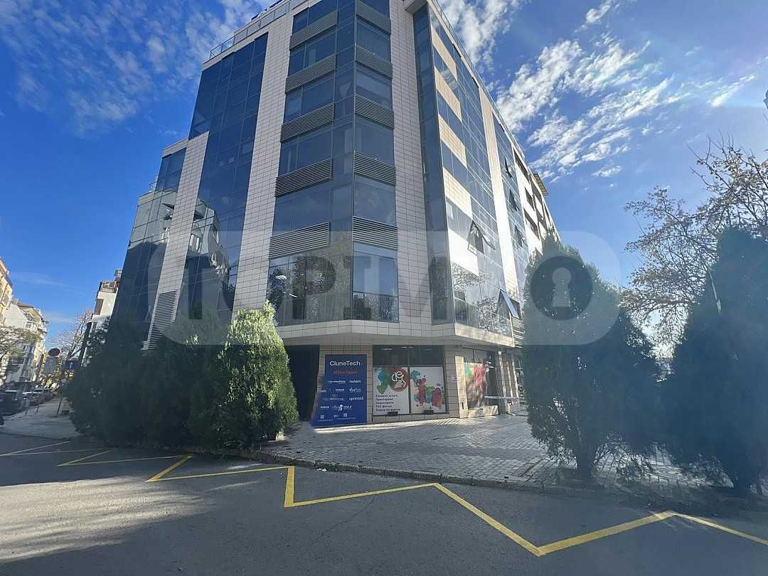 Офис помещение в района на Операта