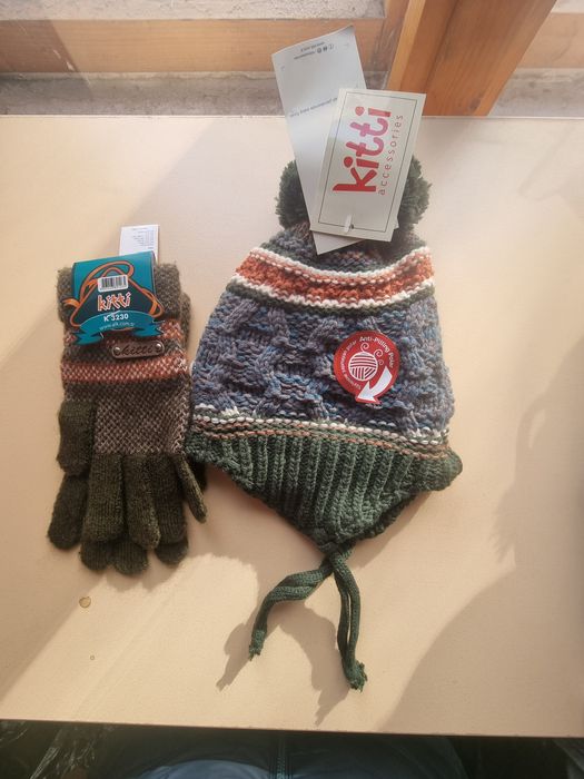 Зимна шапка и ръкавици момче 0- 18 месеца