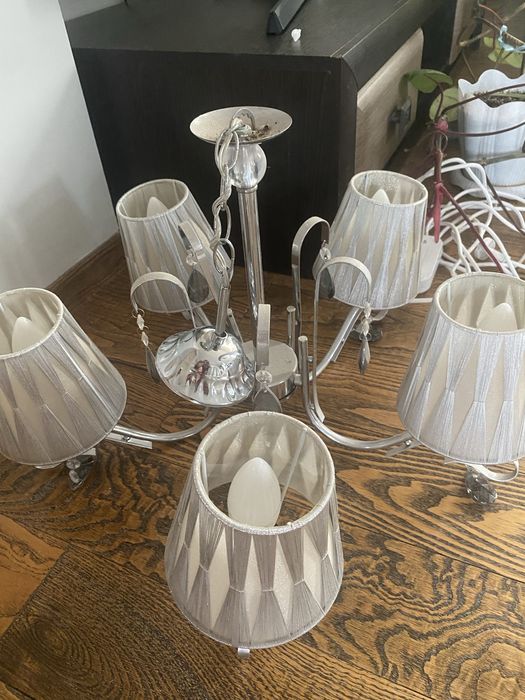 Продам люстру в хорошем состоянии